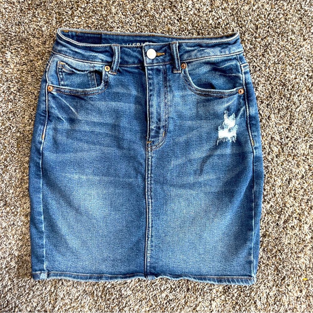 American Eagle Stretch Denim Mini Skirt Medium Wash Distressed Size 2